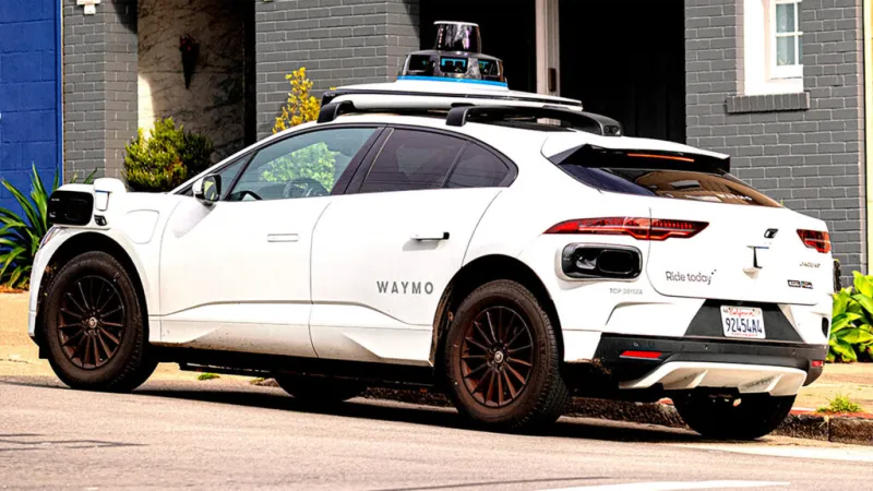Беспилотники Waymo тонут в паводках: обслуживание приостановлено в пяти городах