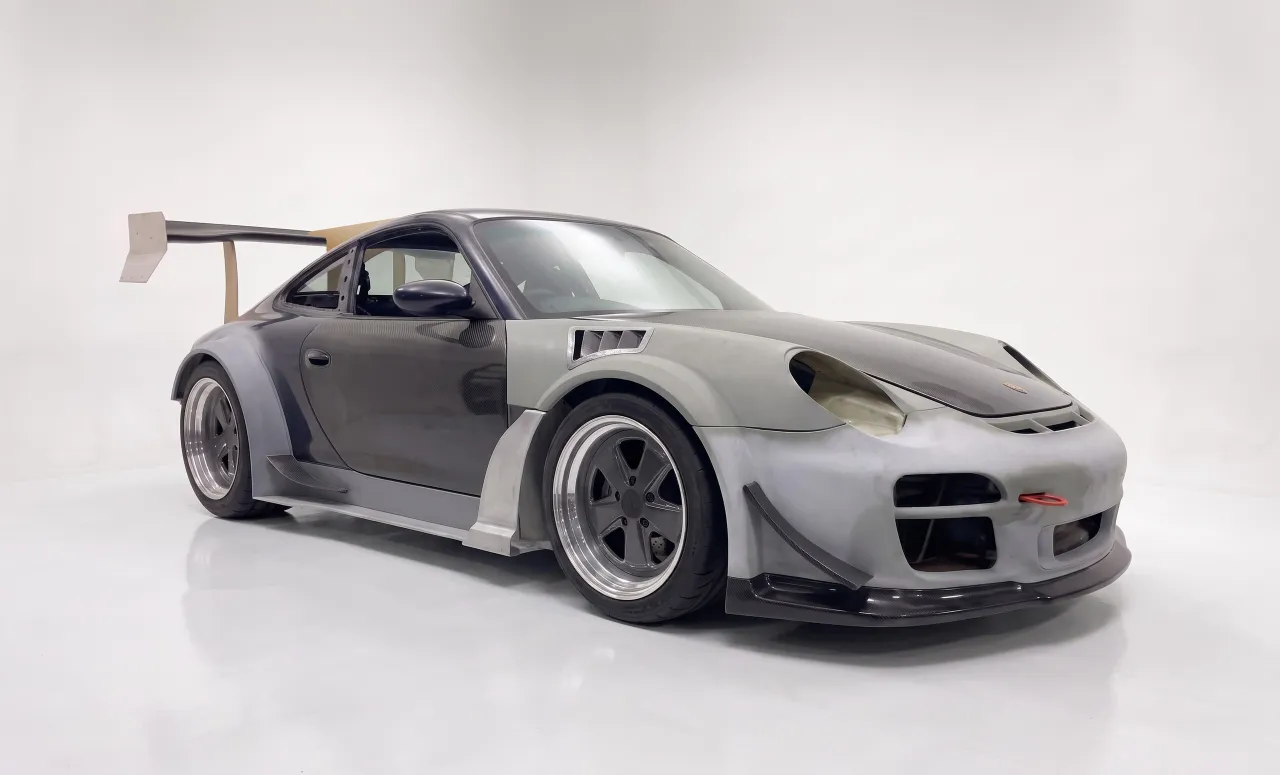 Австралийский мастер переоборудует 911, ставя LS V8 вперед