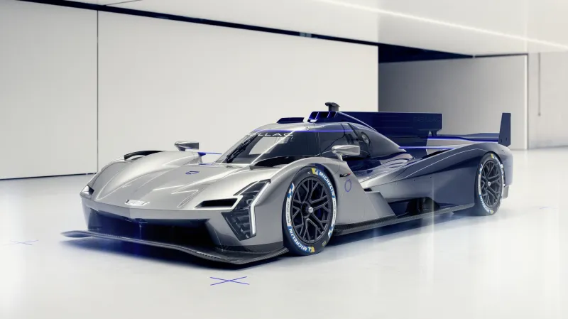 Гоночная версия Cadillac V-Series.R на гоночном треке