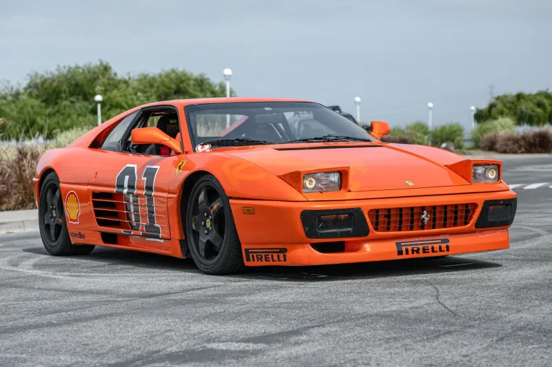 Ferrari в стиле General Lee на треке
