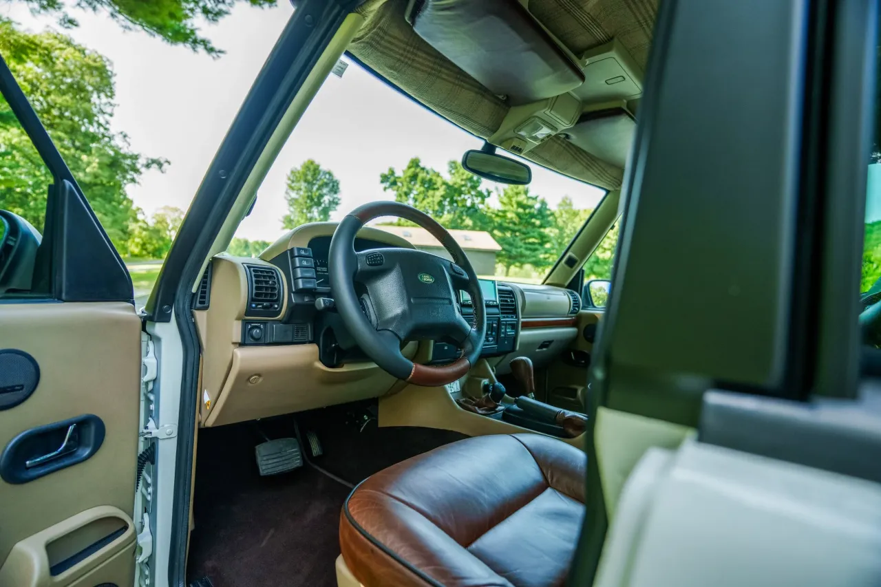 Обновленный внешний вид классического Land Rover Discovery от Legacy Overland