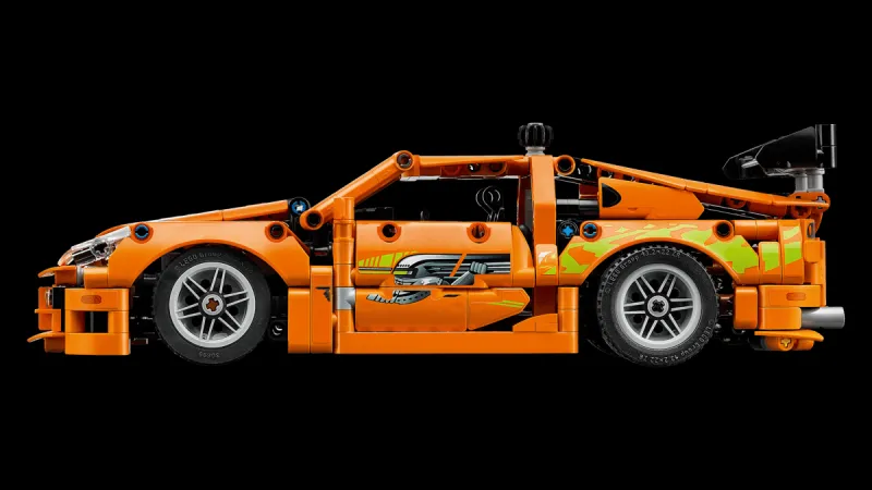 Миниатюрная модель культового автомобиля из «Форсажа» в Lego