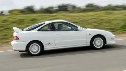 Лучшие автомобили с двигателем V10: топ легендарных моделей
