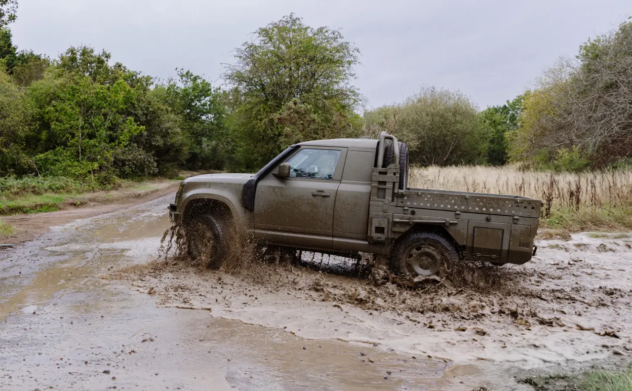 Новые военные версии Land Rover Defender Wolf Series II