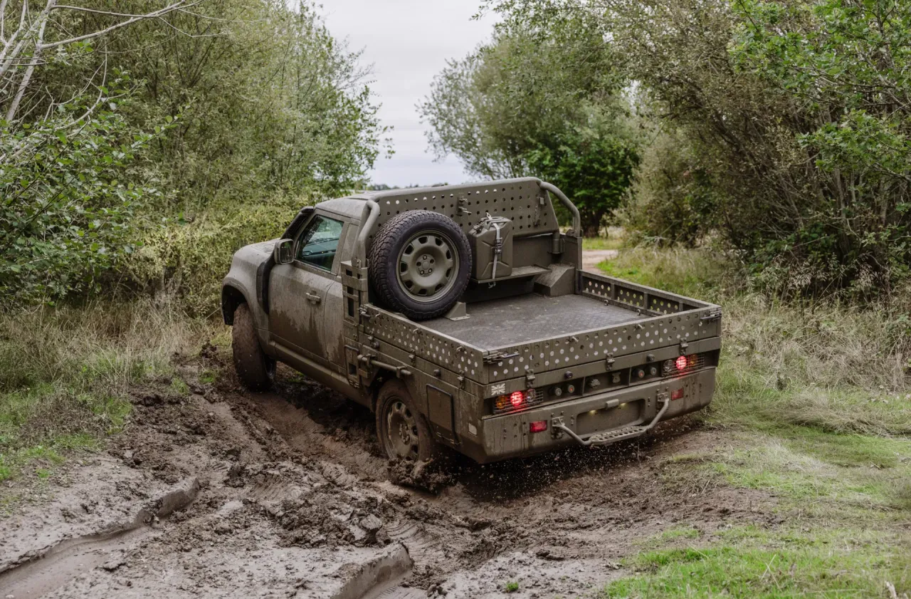 Новые военные версии Land Rover Defender Wolf Series II