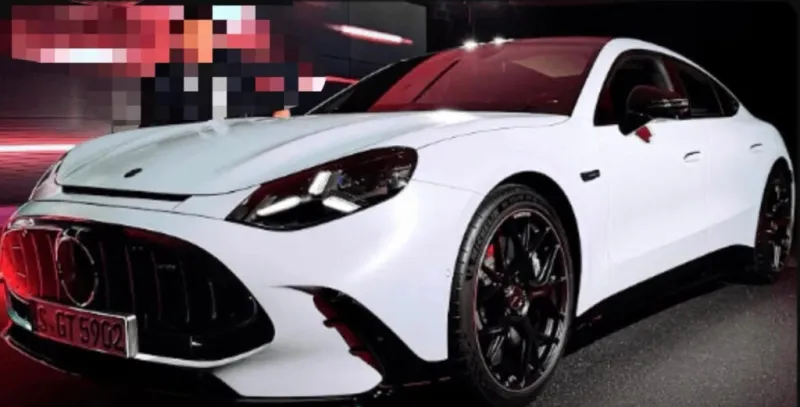 Спорный дизайн передка нового AMG GT 4-Door на шпионском снимке