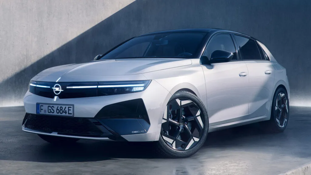 Спортивный экстерьер обновленного хэтчбека Opel Astra GSE Line