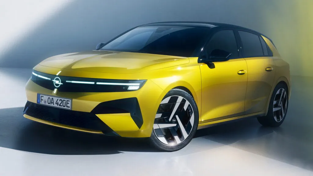 Интерьер и спортивные детали салона Opel Astra GSE Line