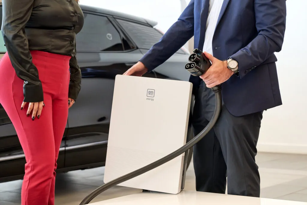 Инициатива Smart Charge Bundle от GM и PG&E делает процесс покупки и ежедневной зарядки электромобиля комфортным и выгодным