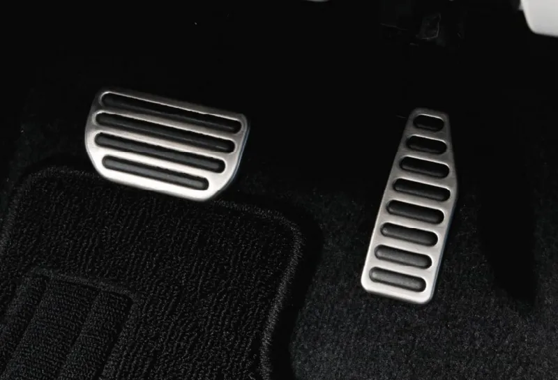 Swift Sport Suzuki 138 л.с. – оригинальная, теперь с сплиттером