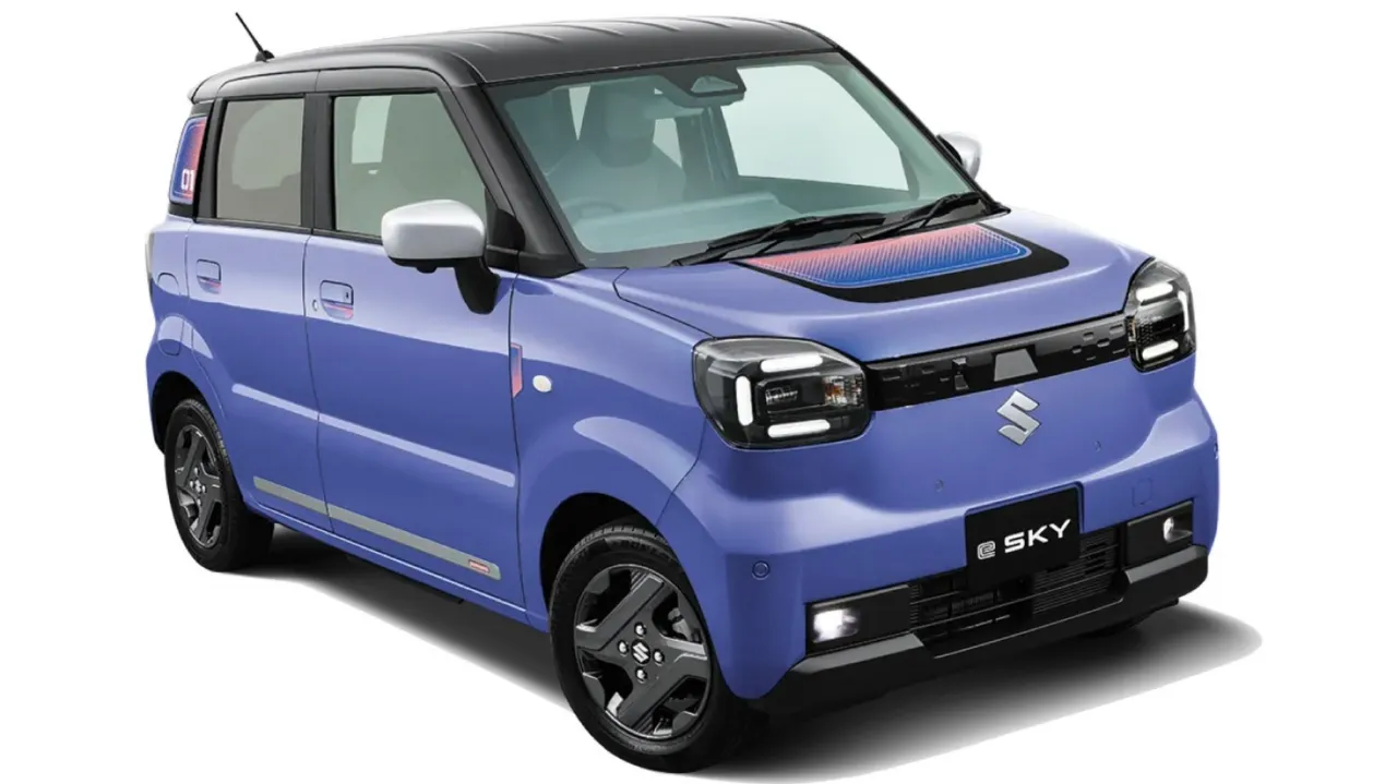Интерьер четырехместного салона нового электромобиля Suzuki eSky