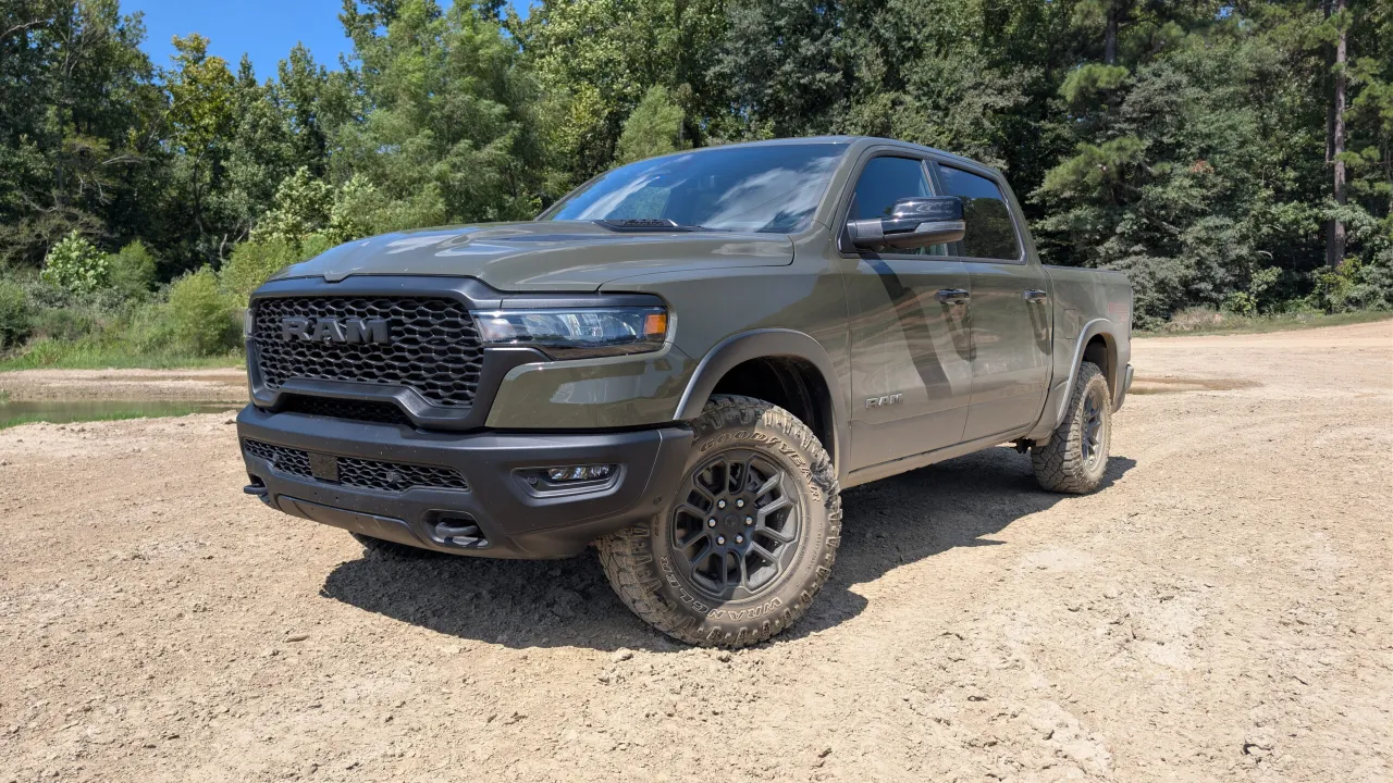 Ram 1500 Rebel X на фоне природных пейзажей