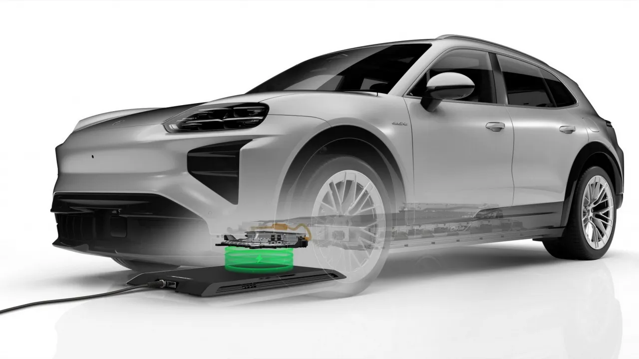 Роскошный технологичный интерьер нового Porsche Cayenne Electric с массажными креслами