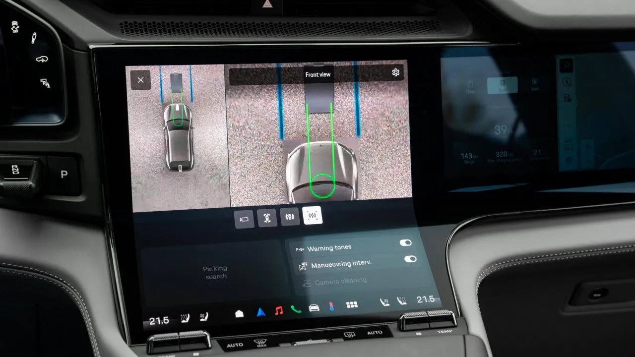 Премиальный немецкий электромобиль Porsche Cayenne в эксклюзивном цвете кузова