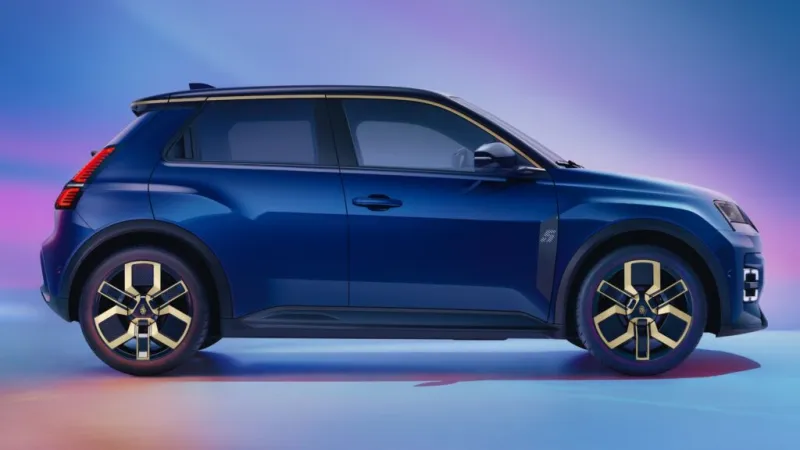 Вид сбоку на обновленный Renault 5 E-Tech с улучшенной аэродинамикой