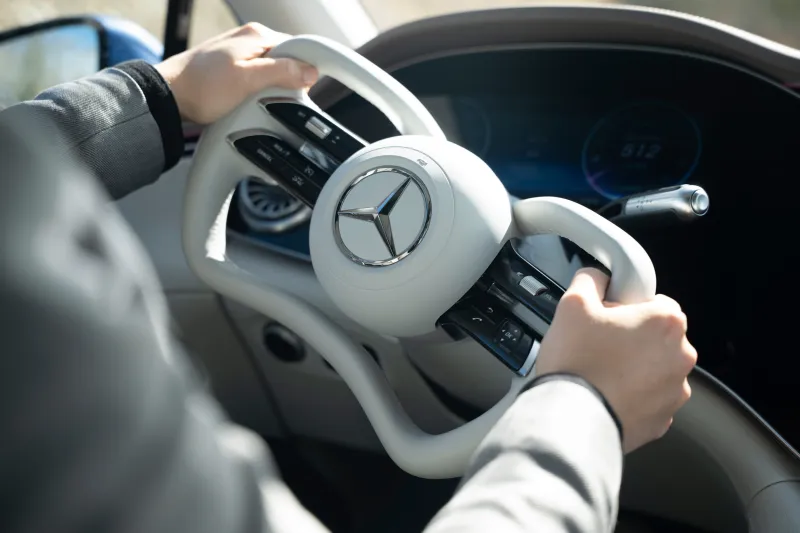 Передняя часть обновлённого Mercedes EQS