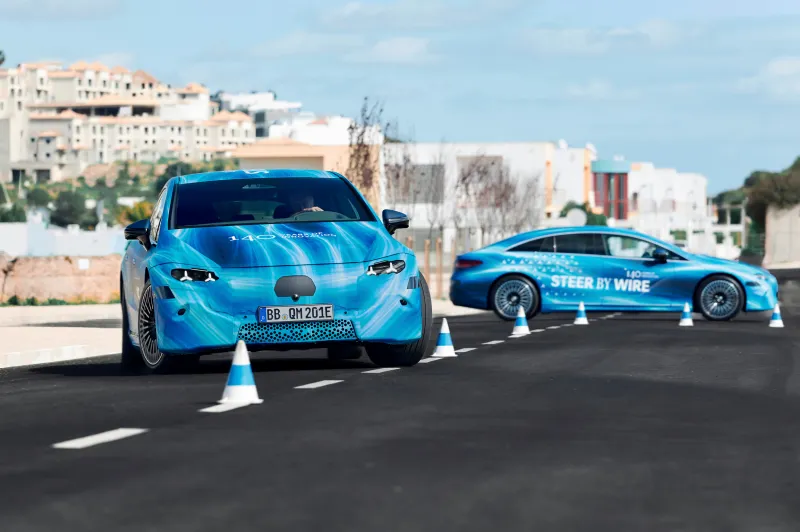 Фары Mercedes EQS со звёздчатыми элементами