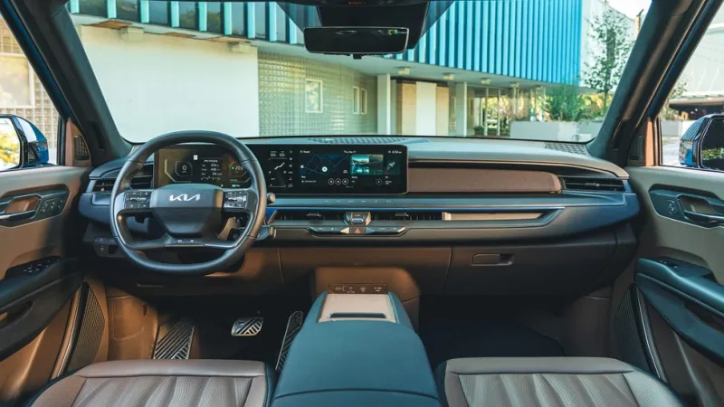 Интерьер и салон электромобиля Kia EV9 2025 года