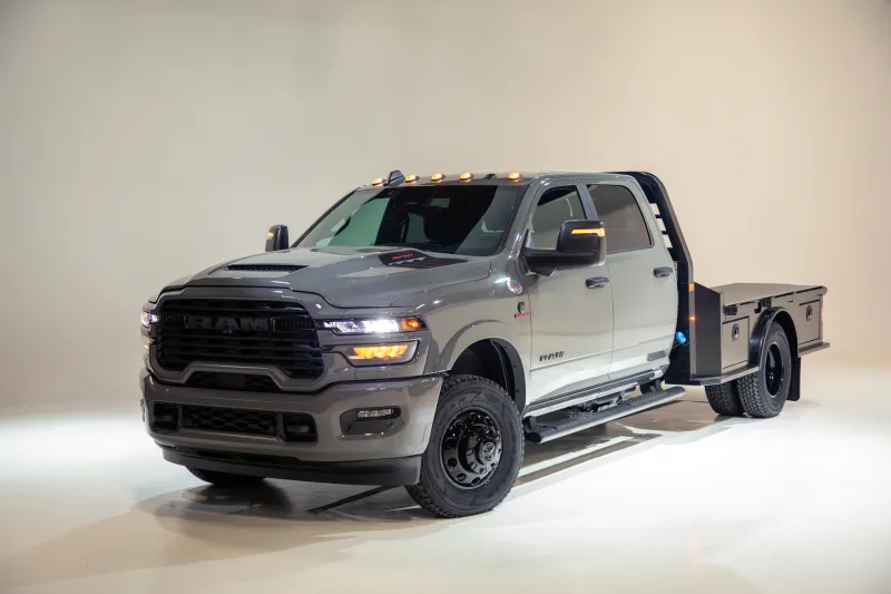 Элементы экстерьера спецверсии Chassis Cab Night Edition