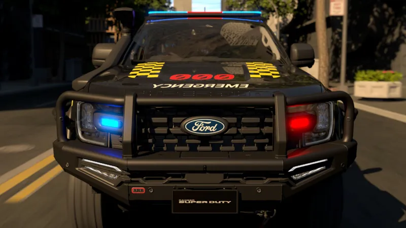 Современный пикап Ford с системой питания от солнечных батарей