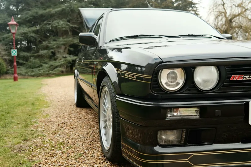 Передний бампер Alpina с агрессивным дизайном