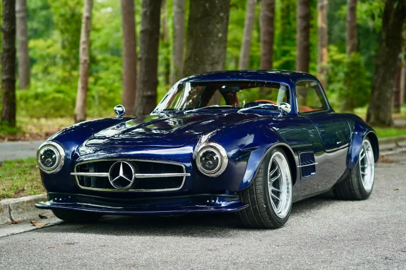 Детали передней части реплики Mercedes 300 SL: бампер и фары