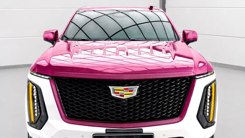 Розовый карбоновый комплект на внедорожник Cadillac