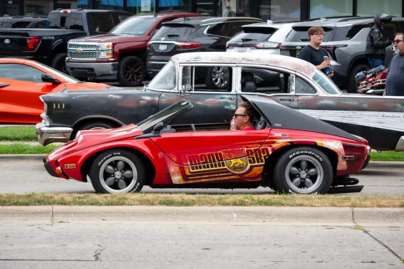 Спортивный родстер Meyers Manx SR2 на выставке