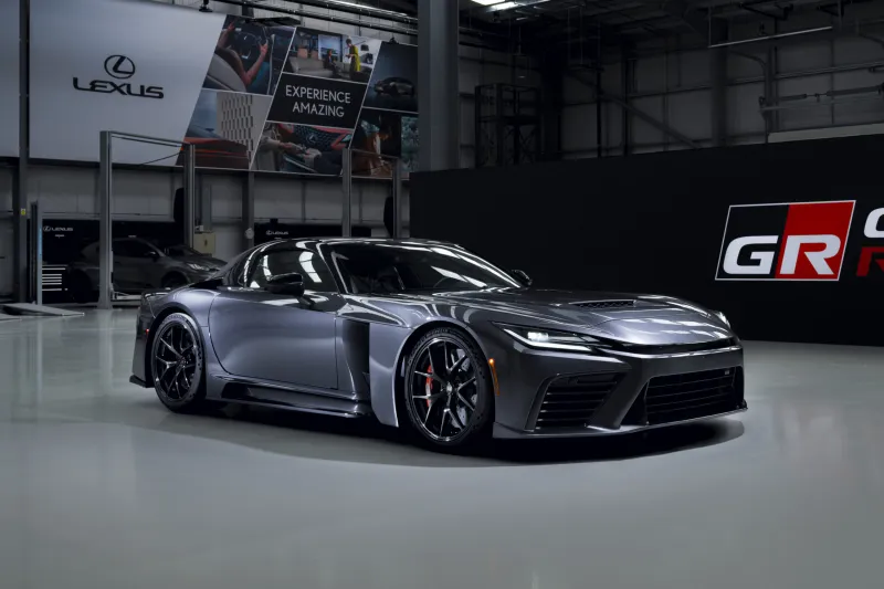 Эксклюзивный спорткар Toyota GR GT на гоночном треке