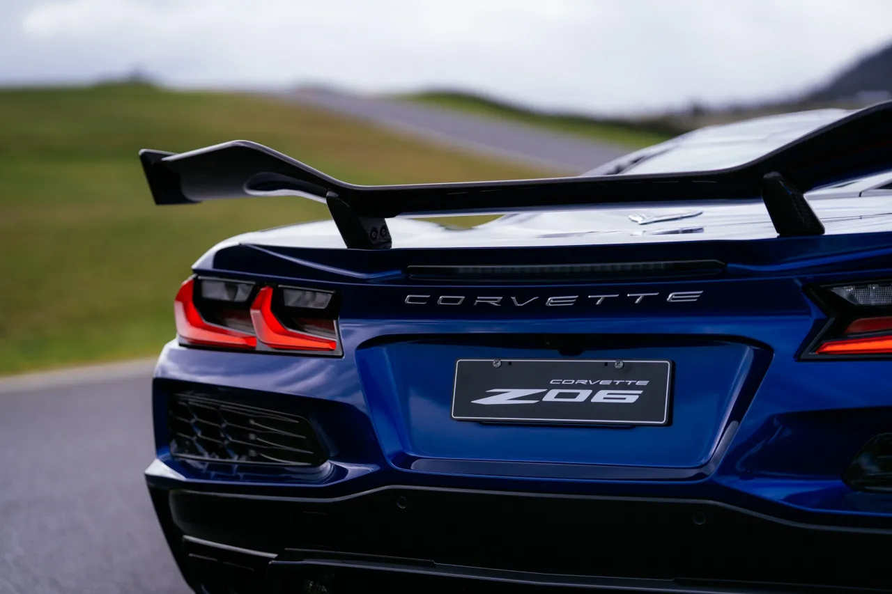 Chevrolet Corvette C8 Z06 и Stingray на гоночном треке Baskerville