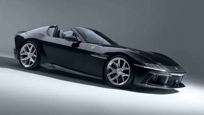 Вид спереди на карбоновый обвес Ferrari 12Cilindri Spider