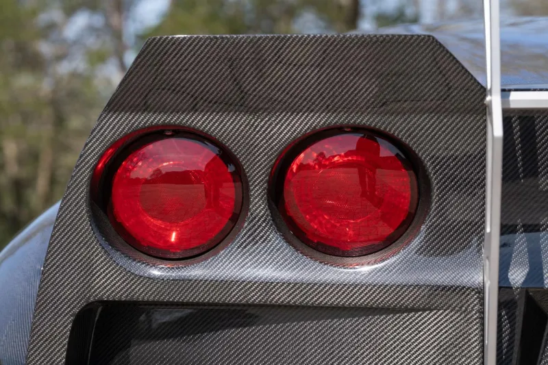 Фото тюнингованного Corvette ZR1 с углепластиковым обвесом