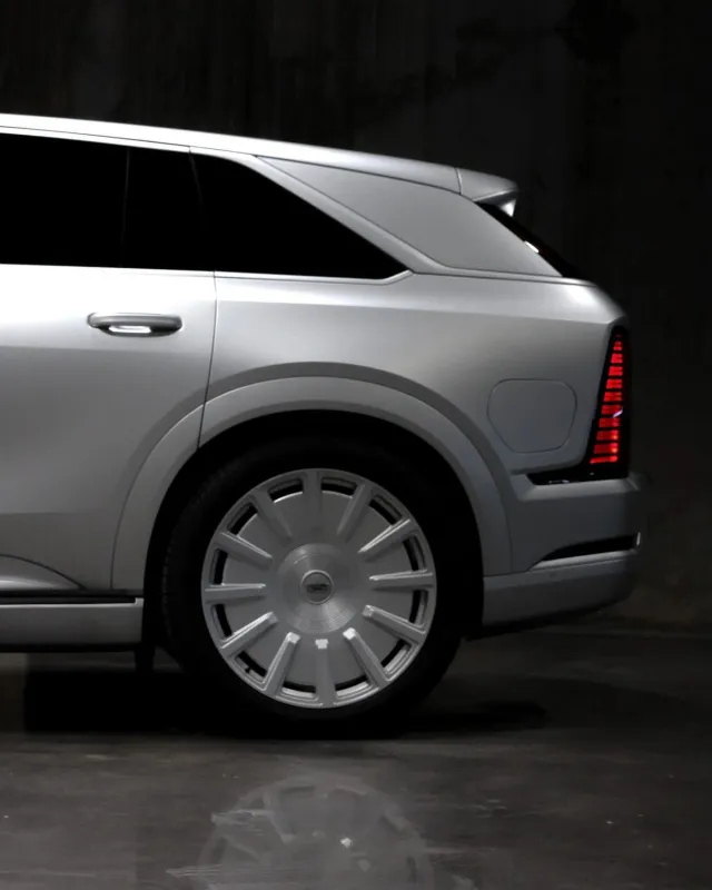Эксклюзивный тюнинг Cadillac Escalade IQL