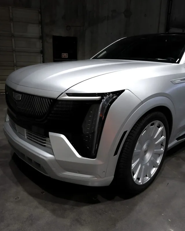 Редкий цвет Escalade среди стандартных моделей