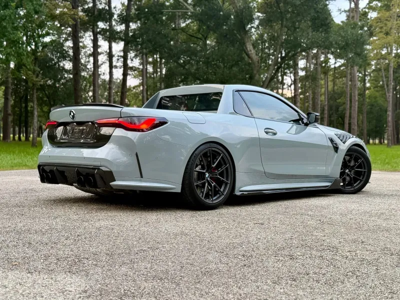 Интерьер с карбоновыми вставками в проекте M4 Maloo
