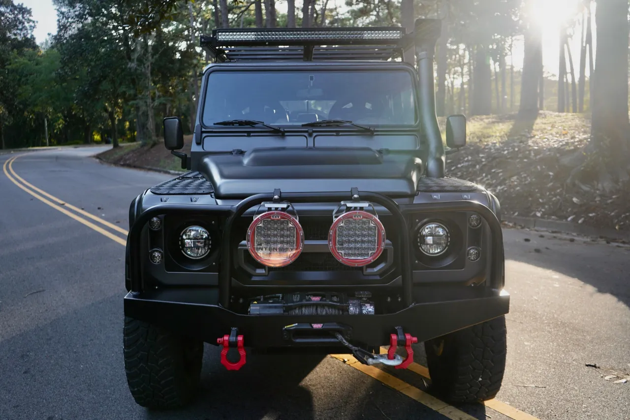 Модифицированный Defender Flying Huntsman готовый к суровым испытаниям