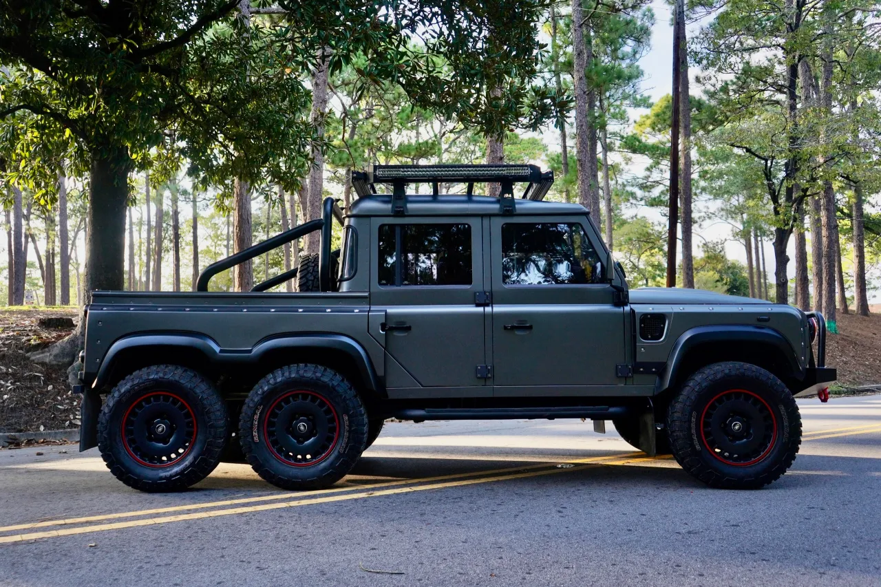 Уникальный проект Defender 6x6 на базе классического внедорожника