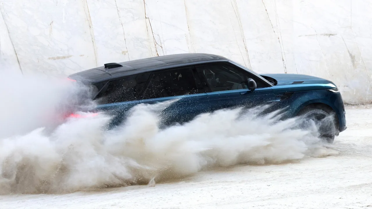 Роскошный электрокроссовер Range Rover Sport Electric