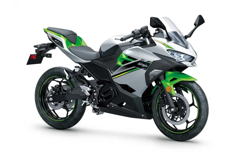 Вид на приборную панель электроцикла Kawasaki Ninja
